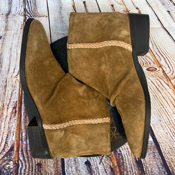 Journee Signature Women's Brown Suede Leather Heeled Ankle Boots Booties Size 7 - Picture 5 of 9